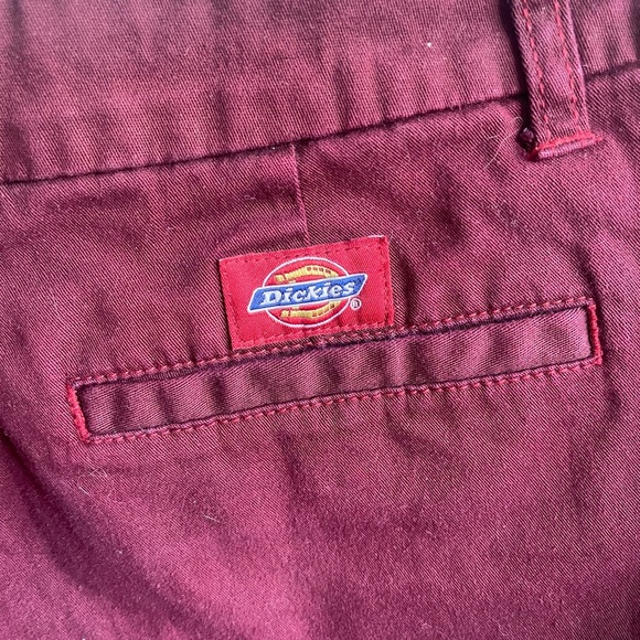 💙BOGO💙 Dickies Women's Dark Red Shorts Size 3 - Picture 4 of 5
